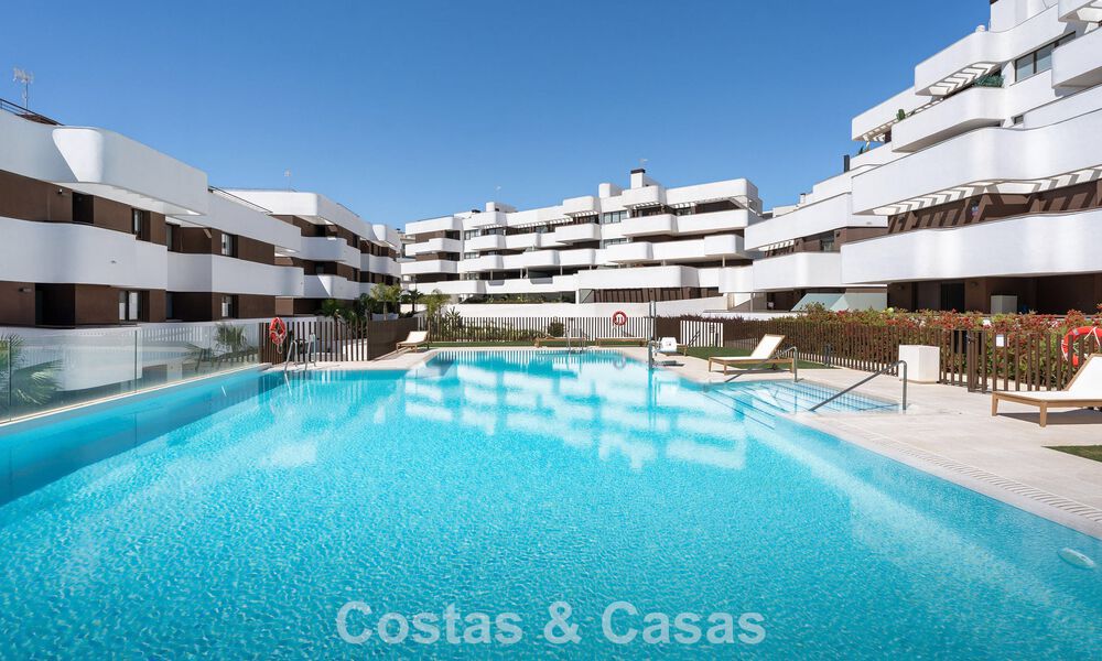 Penthouse de luxe moderne avec spacieuse terrasse sur le toit à vendre près du centre d’Estepona 797651