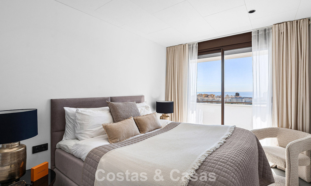 Penthouse de luxe moderne avec spacieuse terrasse sur le toit à vendre près du centre d’Estepona 797654
