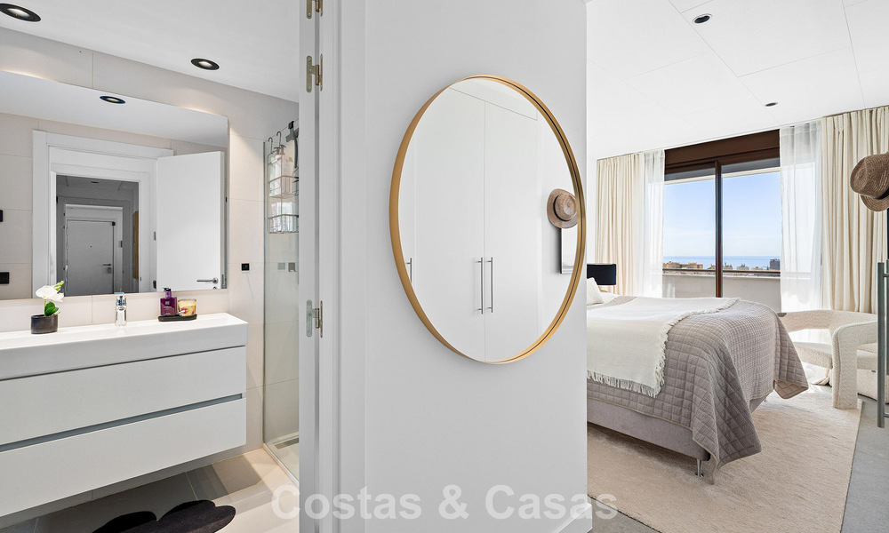 Penthouse de luxe moderne avec spacieuse terrasse sur le toit à vendre près du centre d’Estepona 797655