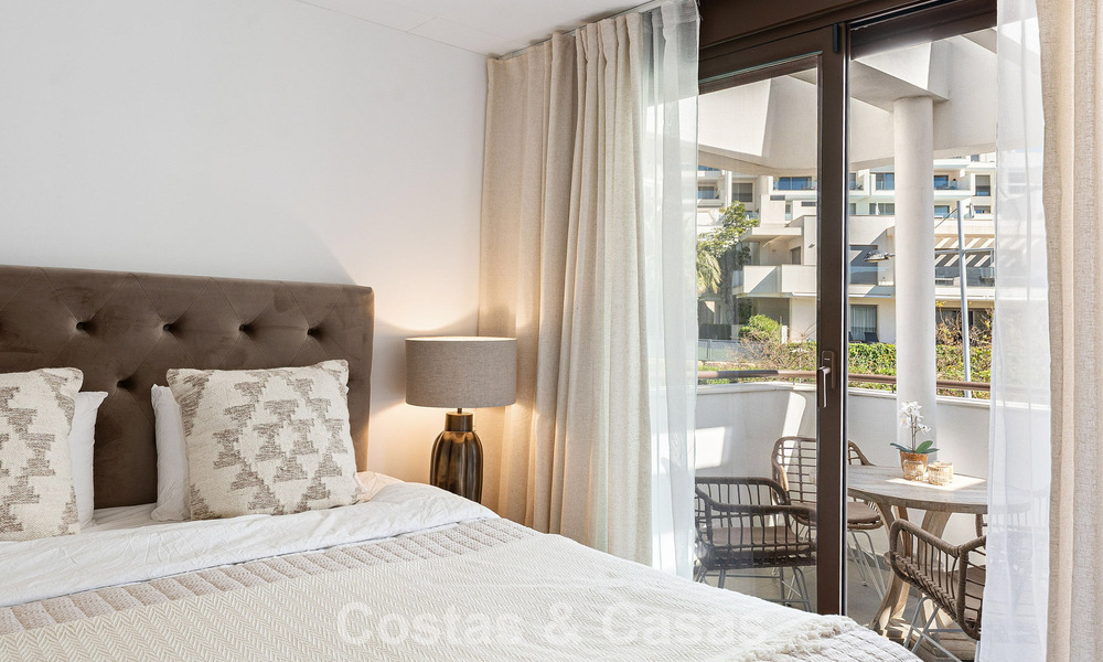 Penthouse de luxe moderne avec spacieuse terrasse sur le toit à vendre près du centre d’Estepona 797656