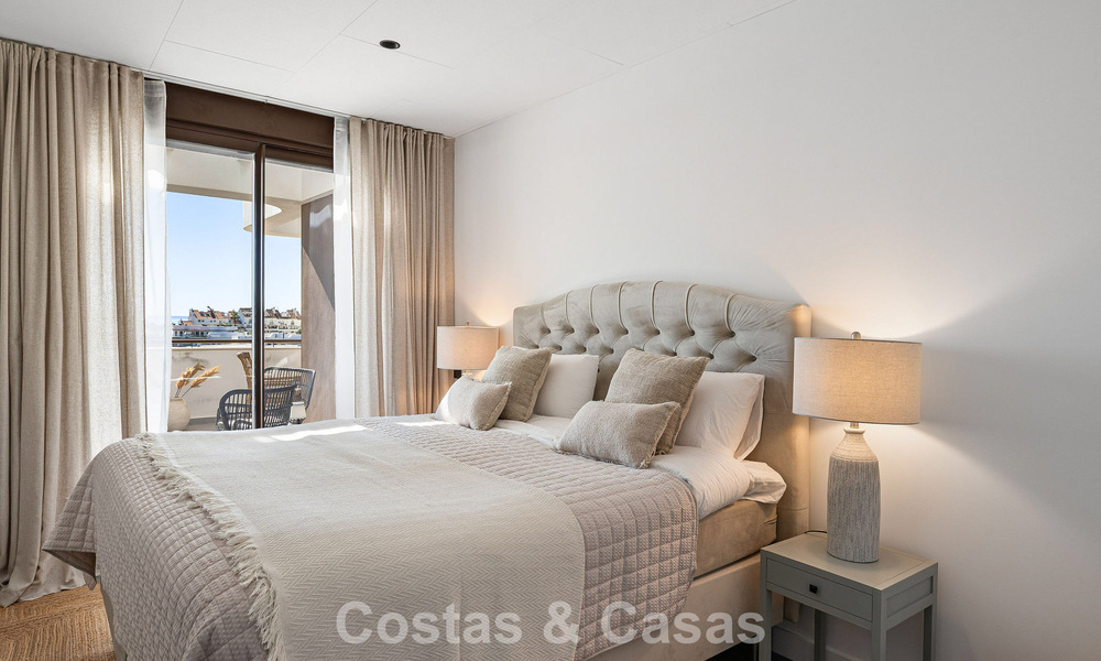 Penthouse de luxe moderne avec spacieuse terrasse sur le toit à vendre près du centre d’Estepona 797658