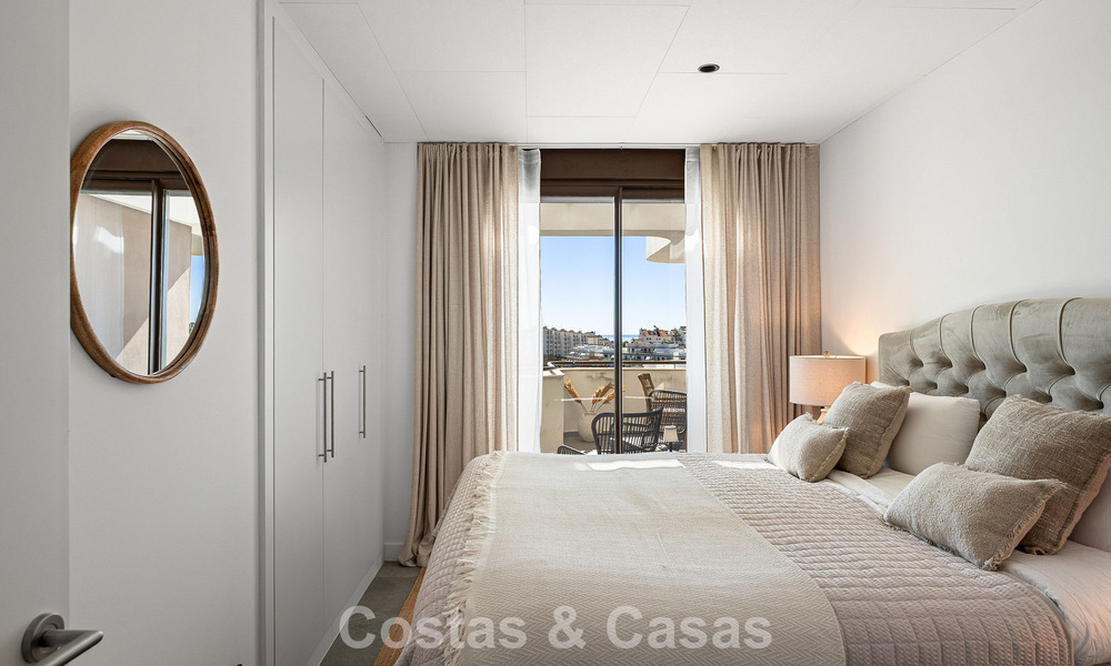 Penthouse de luxe moderne avec spacieuse terrasse sur le toit à vendre près du centre d’Estepona 797659