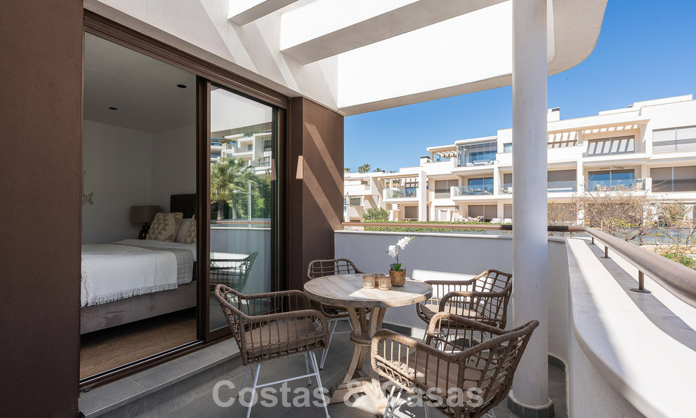 Penthouse de luxe moderne avec spacieuse terrasse sur le toit à vendre près du centre d’Estepona 797661