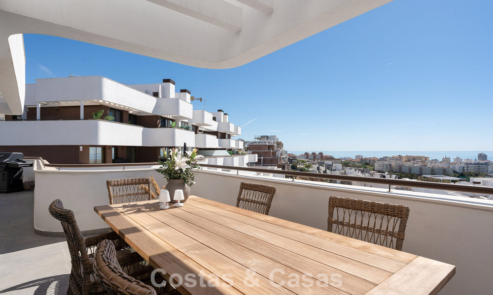 Penthouse de luxe moderne avec spacieuse terrasse sur le toit à vendre près du centre d’Estepona 797663