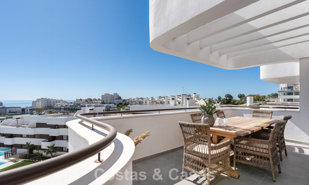 Penthouse de luxe moderne avec spacieuse terrasse sur le toit à vendre près du centre d’Estepona 797664