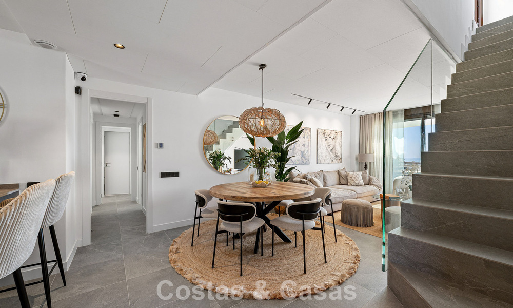 Penthouse de luxe moderne avec spacieuse terrasse sur le toit à vendre près du centre d’Estepona 797665