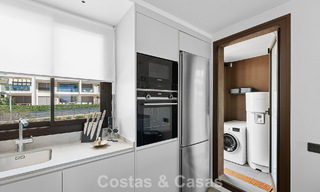 Penthouse de luxe moderne avec spacieuse terrasse sur le toit à vendre près du centre d’Estepona 797668 