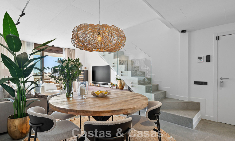Penthouse de luxe moderne avec spacieuse terrasse sur le toit à vendre près du centre d’Estepona 797669