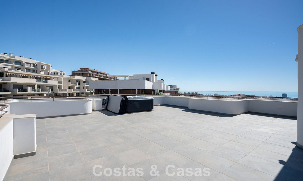 Penthouse de luxe moderne avec spacieuse terrasse sur le toit à vendre près du centre d’Estepona 797675