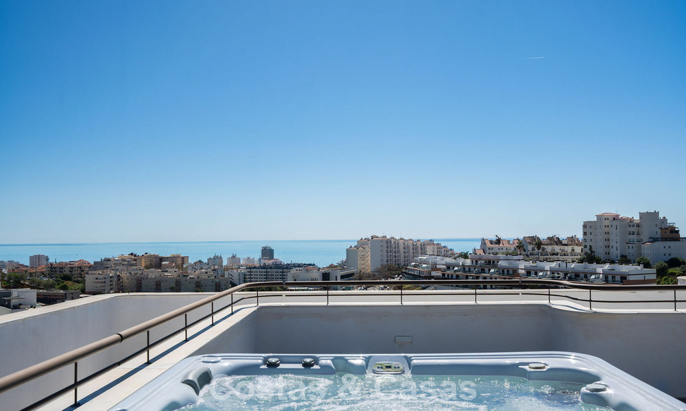 Penthouse de luxe moderne avec spacieuse terrasse sur le toit à vendre près du centre d’Estepona 797676