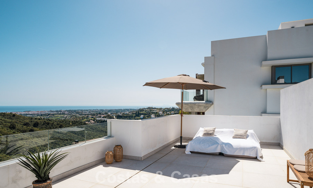 Penthouse de luxe contemporain à vendre avec vue sur la mer dans les collines de La Quinta Resort à Marbella - Benahavís 797717