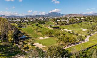 Maison de ville rénovée moderne à vendre, entourée de parcours de golf à Nueva Andalucía, Marbella 797909 