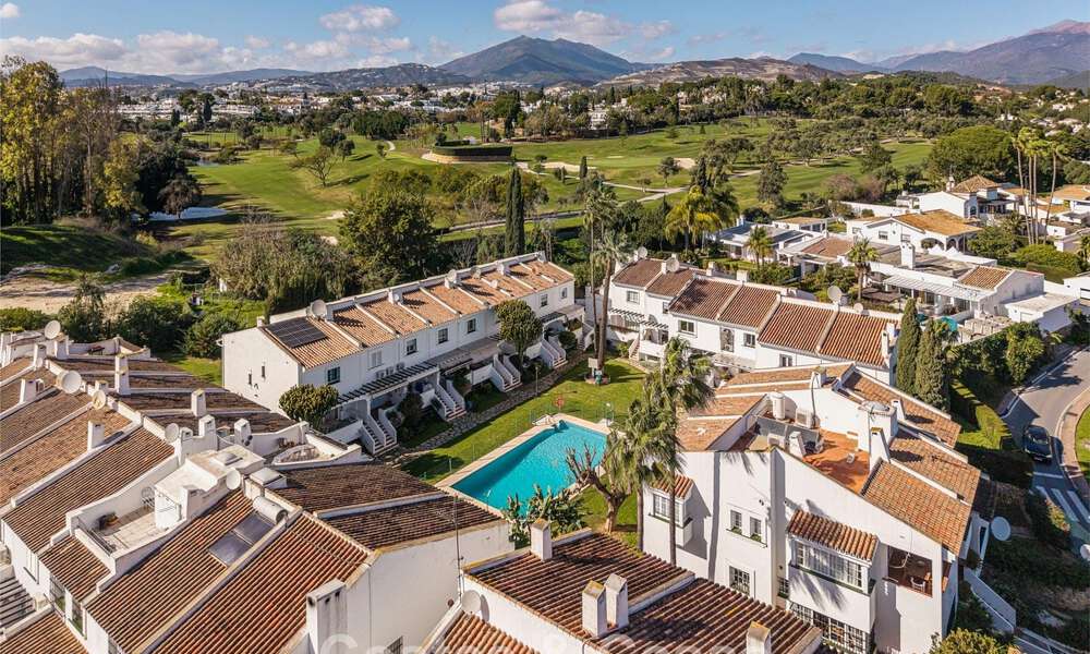 Maison de ville rénovée moderne à vendre, entourée de parcours de golf à Nueva Andalucía, Marbella 797911