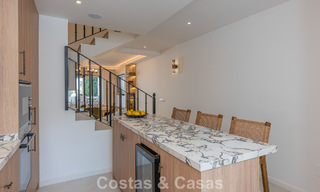 Maison de ville rénovée moderne à vendre, entourée de parcours de golf à Nueva Andalucía, Marbella 797917 