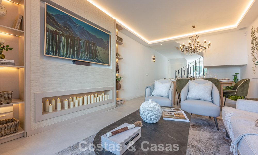 Maison de ville rénovée moderne à vendre, entourée de parcours de golf à Nueva Andalucía, Marbella 797923