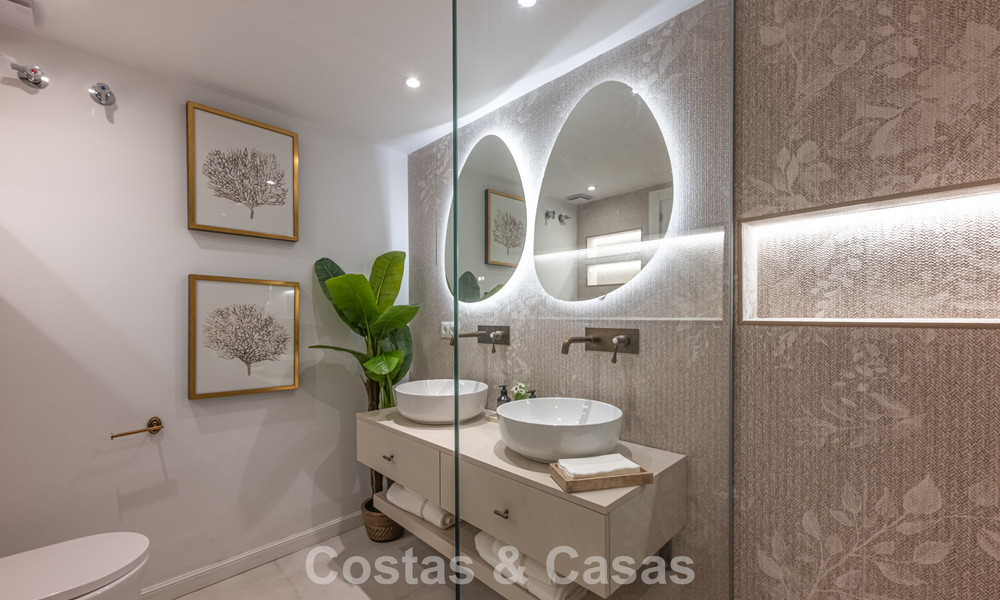 Maison de ville rénovée moderne à vendre, entourée de parcours de golf à Nueva Andalucía, Marbella 797927