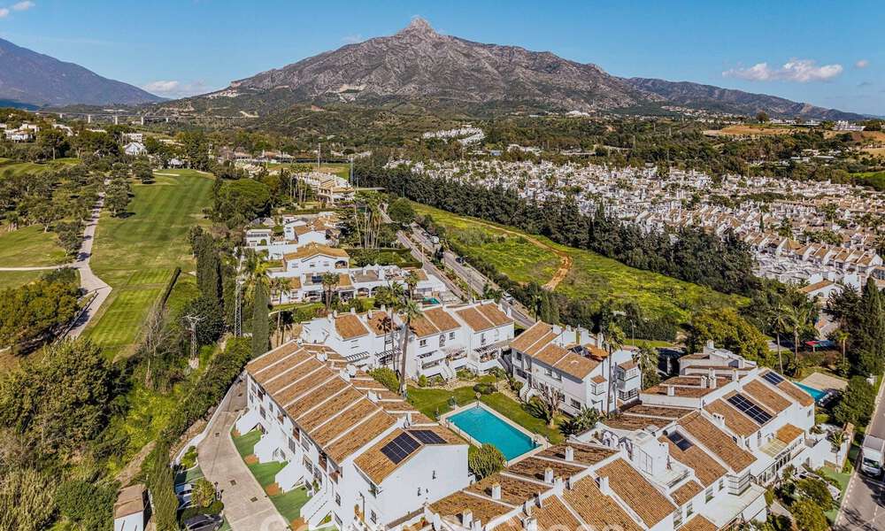 Maison de ville rénovée moderne à vendre, entourée de parcours de golf à Nueva Andalucía, Marbella 797928