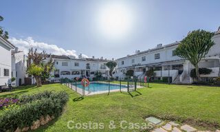 Maison de ville rénovée moderne à vendre, entourée de parcours de golf à Nueva Andalucía, Marbella 797931 