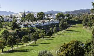 Maison de ville rénovée moderne à vendre, entourée de parcours de golf à Nueva Andalucía, Marbella 798050 