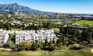 Appartement de jardin élégant rénové à vendre dans un prestigieux parcours de golf à La Quinta, Benahavís - Marbella 797937 