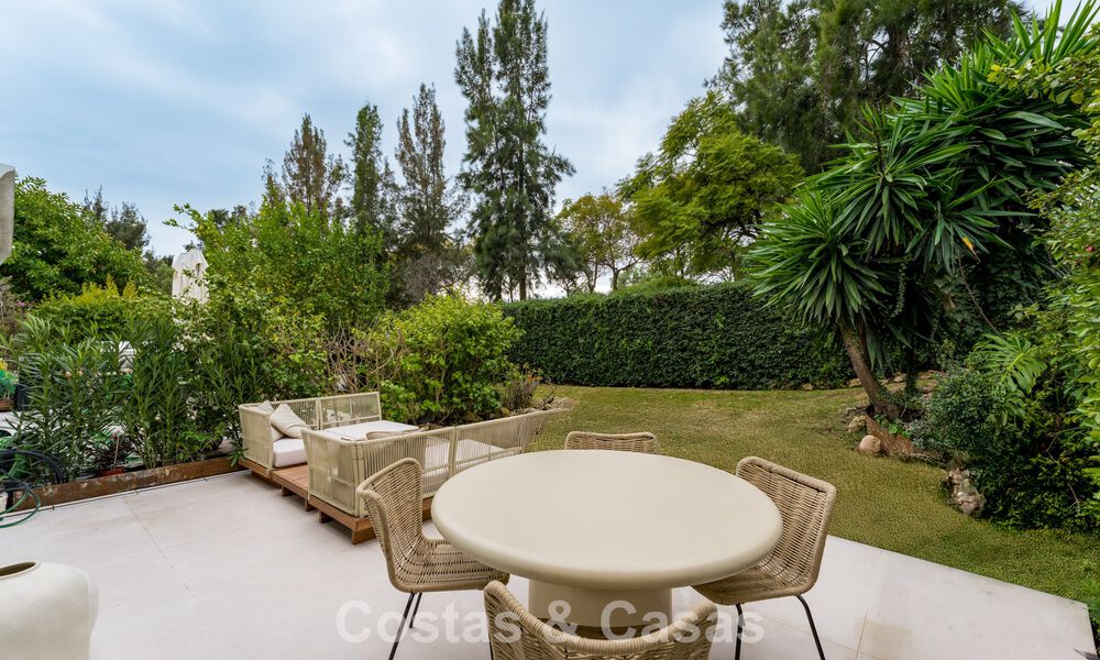 Appartement de jardin élégant rénové à vendre dans un prestigieux parcours de golf à La Quinta, Benahavís - Marbella 797958