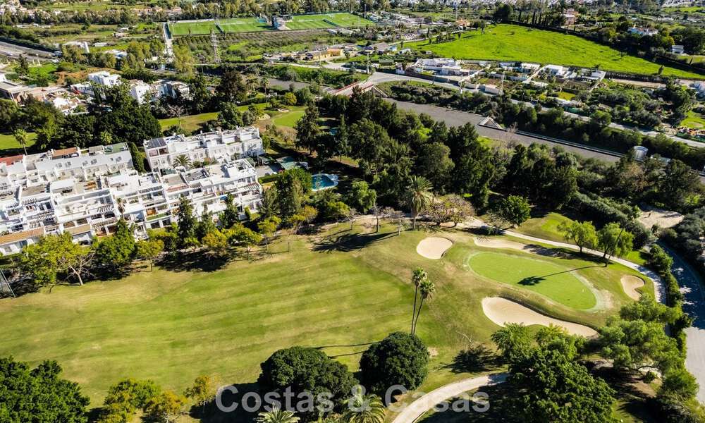 Appartement de jardin élégant rénové à vendre dans un prestigieux parcours de golf à La Quinta, Benahavís - Marbella 797964