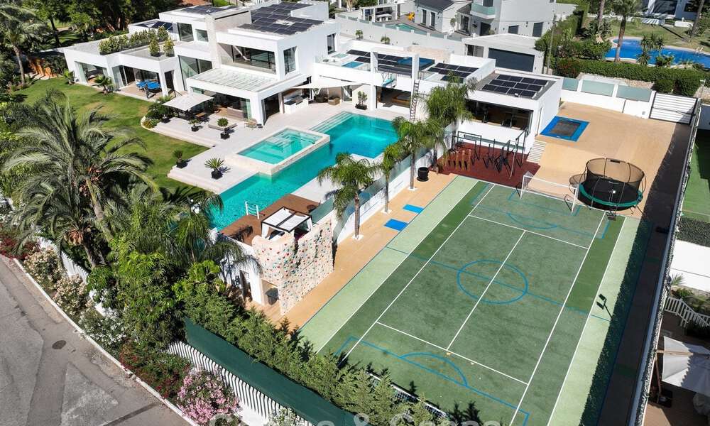 Impressionnante villa moderne avec maison d’amis à vendre sur la New Golden Mile entre Marbella et Estepona 797995