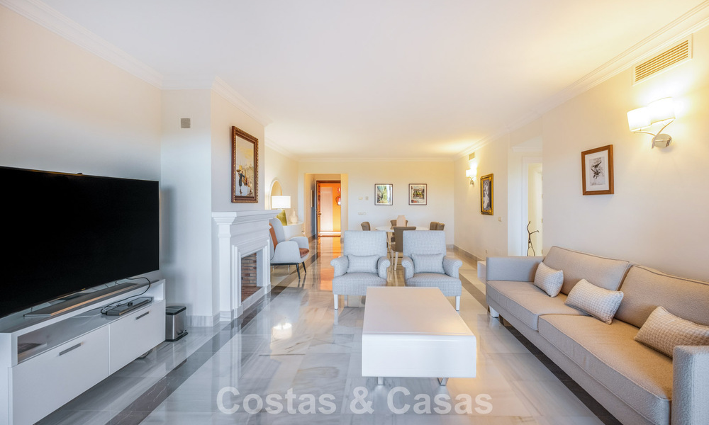 Spacieux appartement de luxe prêt à emménager avec vue sur la mer à vendre à Marbella - Benahavís 798153