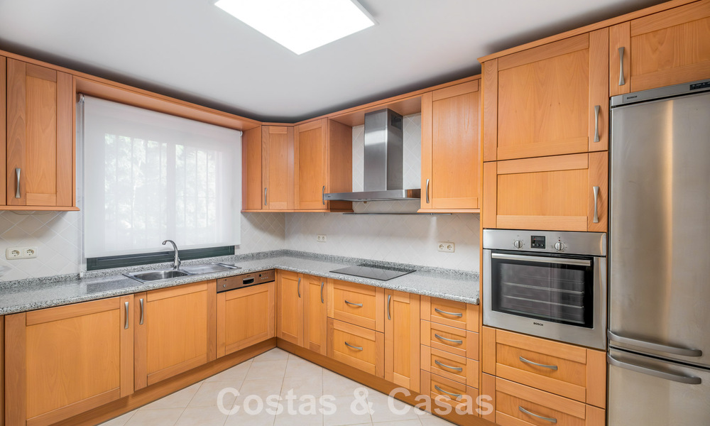 Spacieux appartement de luxe prêt à emménager avec vue sur la mer à vendre à Marbella - Benahavís 798157