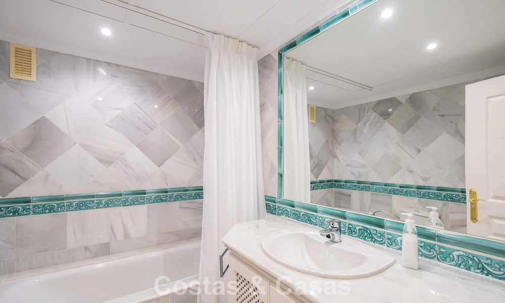 Spacieux appartement de luxe prêt à emménager avec vue sur la mer à vendre à Marbella - Benahavís 798159