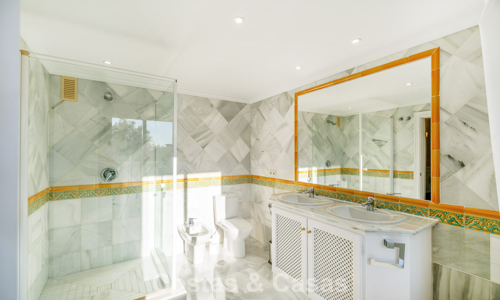 Spacieux appartement de luxe prêt à emménager avec vue sur la mer à vendre à Marbella - Benahavís 798161