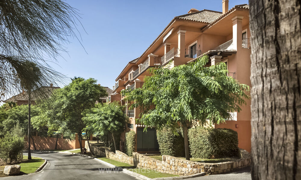 Spacieux appartement de luxe prêt à emménager avec vue sur la mer à vendre à Marbella - Benahavís 798522