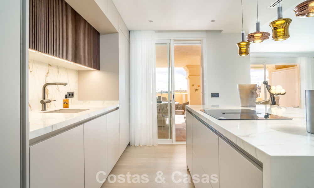 Spacieux appartement moderne de 4 chambres avec vue sur la mer à vendre à Nueva Andalucía, Marbella 798259