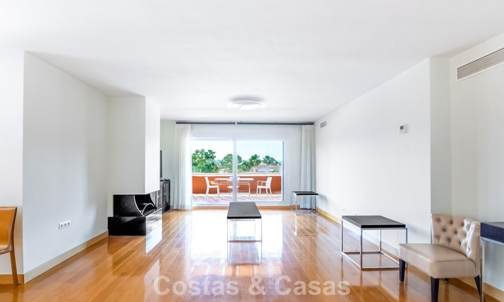 Penthouse élégant avec vaste terrasse à vendre près de Guadalmina Baja, Marbella - Estepona 798316
