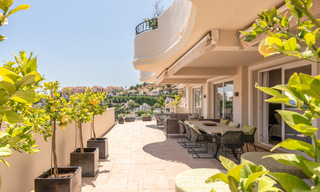 Appartement duplex de luxe avec 4 chambres à vendre dans un complexe résidentiel prestigieux à Nueva Andalucía, Marbella 798416 