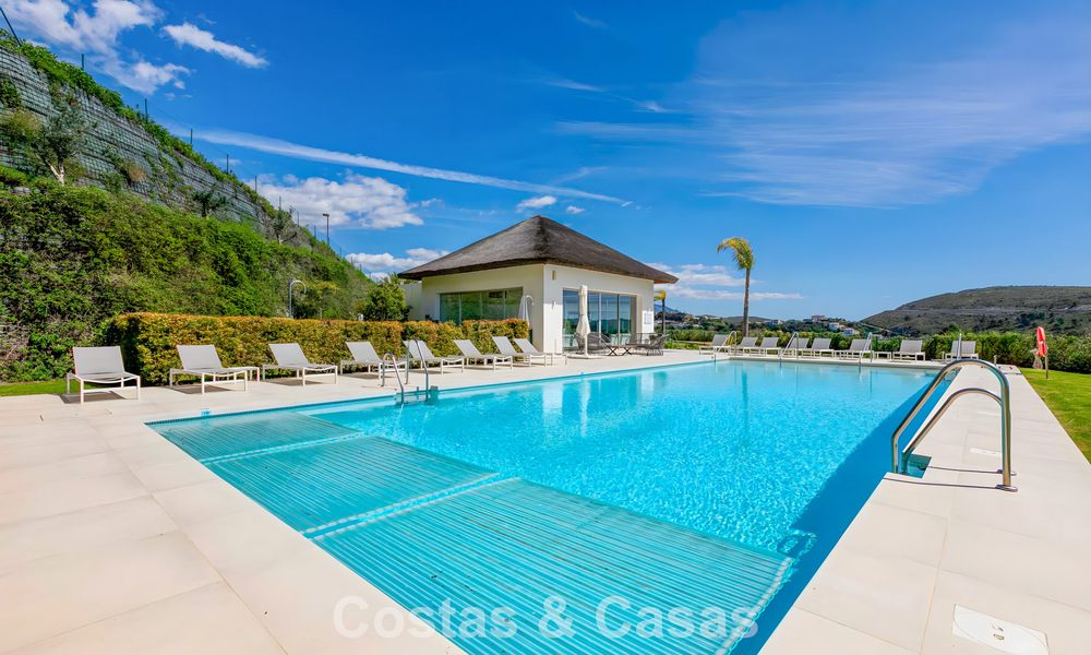 Appartement duplex de luxe avec grand jardin et vue mer à vendre à Marbella - Benahavís 798317