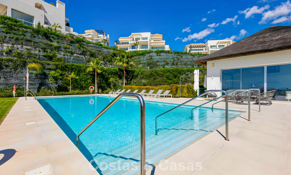 Appartement duplex de luxe avec grand jardin et vue mer à vendre à Marbella - Benahavís 798318