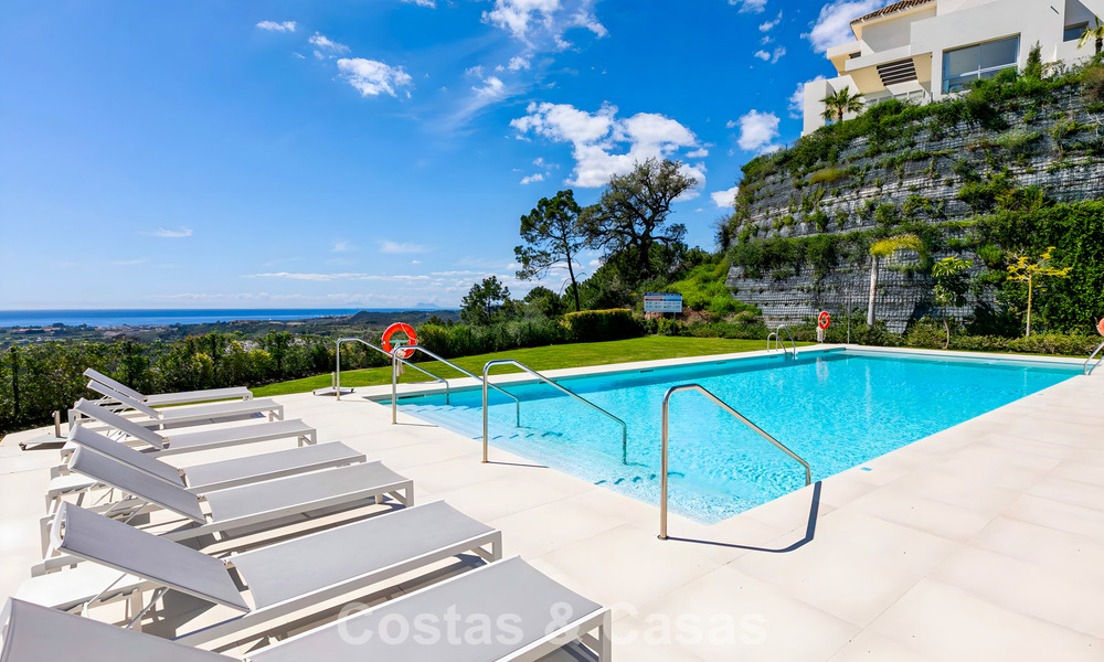 Appartement duplex de luxe avec grand jardin et vue mer à vendre à Marbella - Benahavís 798322