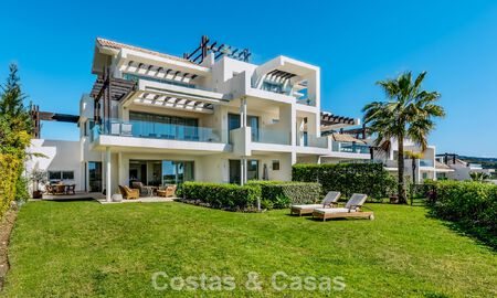 Appartement duplex de luxe avec grand jardin et vue mer à vendre à Marbella - Benahavís 798328
