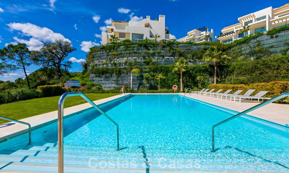 Appartement duplex de luxe avec grand jardin et vue mer à vendre à Marbella - Benahavís 798373