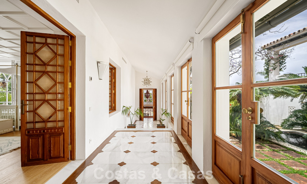 Somptueuse villa de luxe au style architectural méditerranéen classique à vendre à Sierra Blanca, Marbella 798497