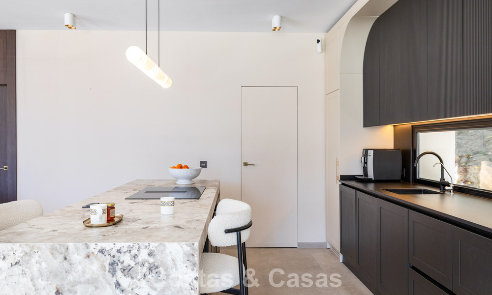 Villa méditerranéenne moderne entièrement rénovée avec vue sur la mer à vendre à Benahavís - Marbella 798555
