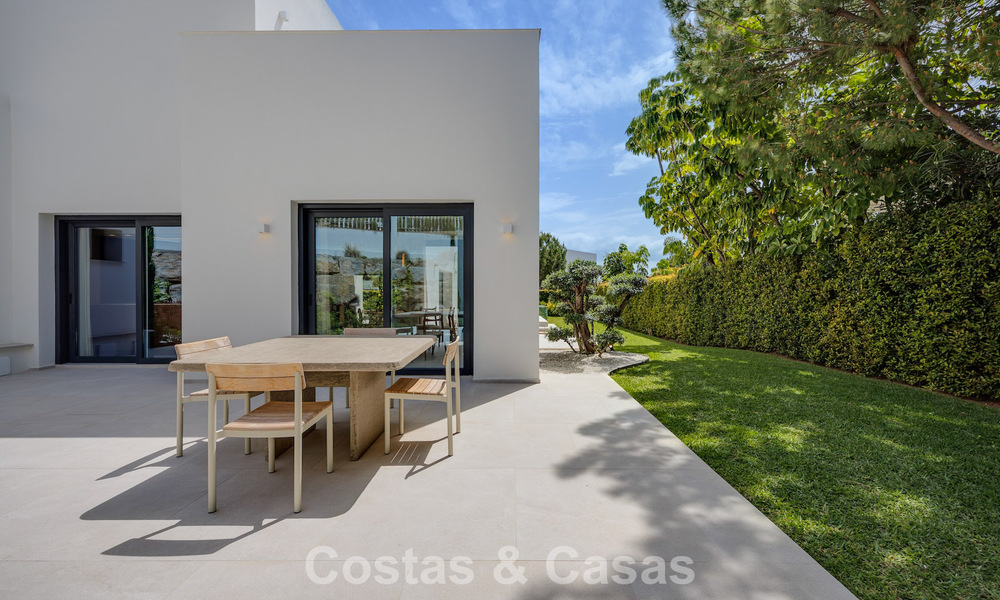Villa de luxe, prête à emménager, au style contemporain méditerranéen à vendre dans un quartier de golf de Marbella - Benahavís 798697