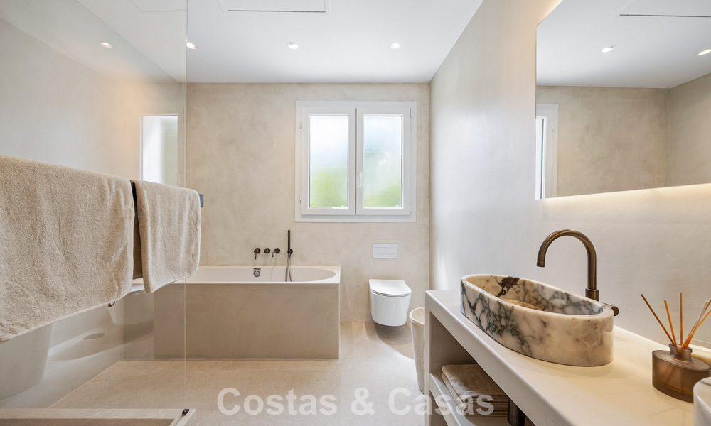 Villa de luxe, prête à emménager, au style contemporain méditerranéen à vendre dans un quartier de golf de Marbella - Benahavís 798699