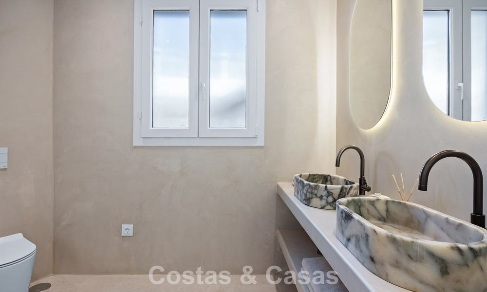 Villa de luxe, prête à emménager, au style contemporain méditerranéen à vendre dans un quartier de golf de Marbella - Benahavís 798704