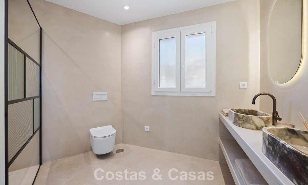 Villa de luxe, prête à emménager, au style contemporain méditerranéen à vendre dans un quartier de golf de Marbella - Benahavís 798756