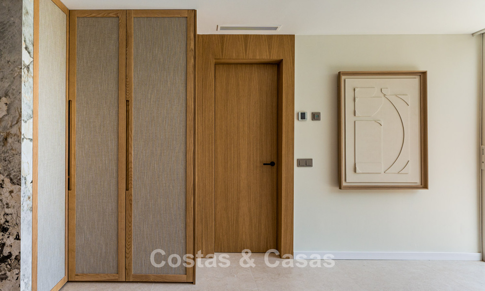 Élégant appartement modernisé à vendre, première ligne Aloha Golf à Nueva Andalucía, Marbella 798767