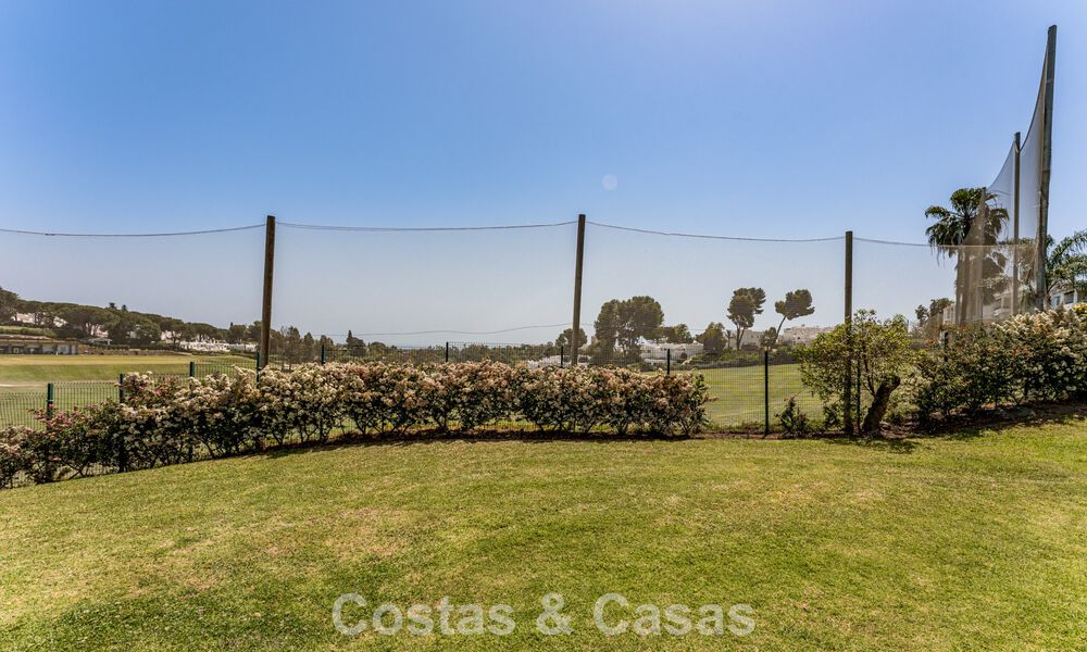 Élégant appartement modernisé à vendre, première ligne Aloha Golf à Nueva Andalucía, Marbella 798776
