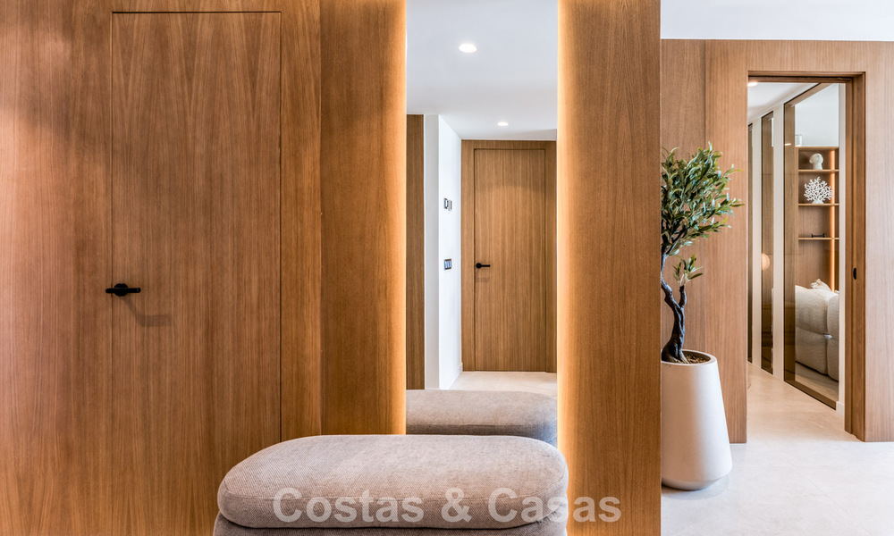 Élégant appartement modernisé à vendre, première ligne Aloha Golf à Nueva Andalucía, Marbella 798793