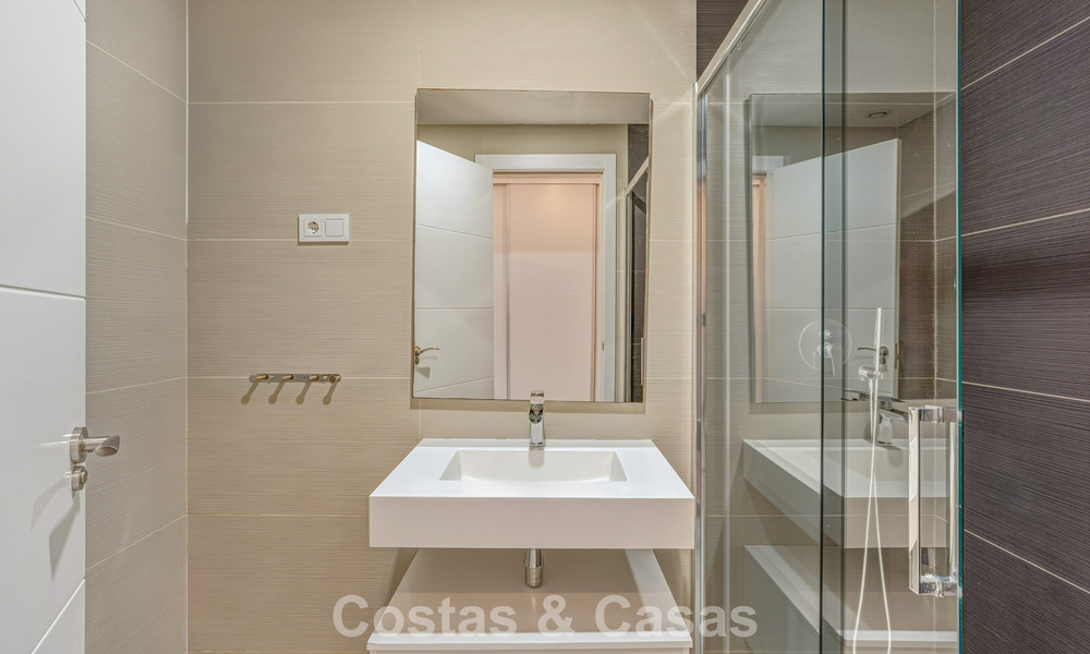 Appartement moderne avec jardin à vendre sur la New Golden Mile entre Marbella et Estepona 798812